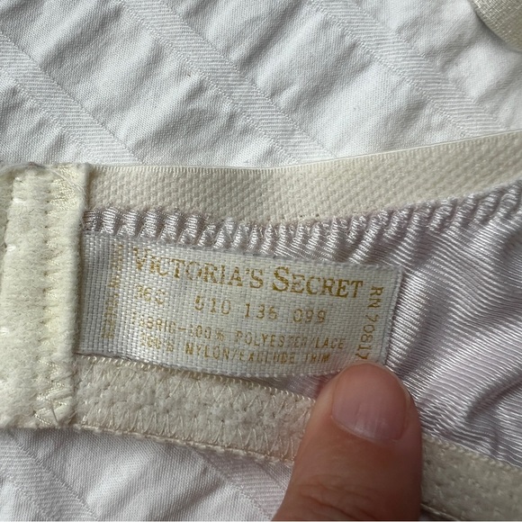 VTG 80s Victoria's Secret Gold Label Floral Unlined Bra, 36C - Picture 6 of 7